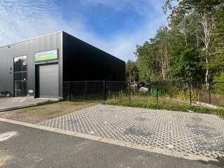 Recente KMO-unit gelegen op de industriezone Genk-Noord, vlakbij de op- en afritten 30 en 31 van de E314. Deze unit heeft een oppervlakte van...