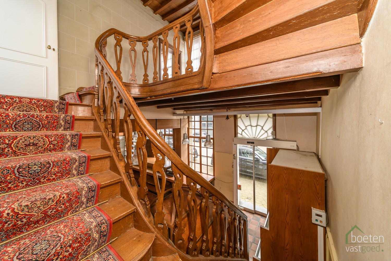 VEURNE: Karaktervol eigendom, type herenwoning, in het bruisende hart van Veurne-centrum, met een waaier van mogelijkheden! - foto 4