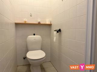 Dit ruim appartement (80m²) op de eerste verdieping (geen lift) is gelegen aan de mooiste straat van Gooreind. De plaatselijke bakker, winkels...