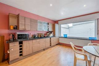 We treffen deze ruime woning (225m²) te Oude Gentbaan ter hoogte van huisnummer 135 te Aalst, aan.Dit pand is gelegen in de nabijheid van het centrum...