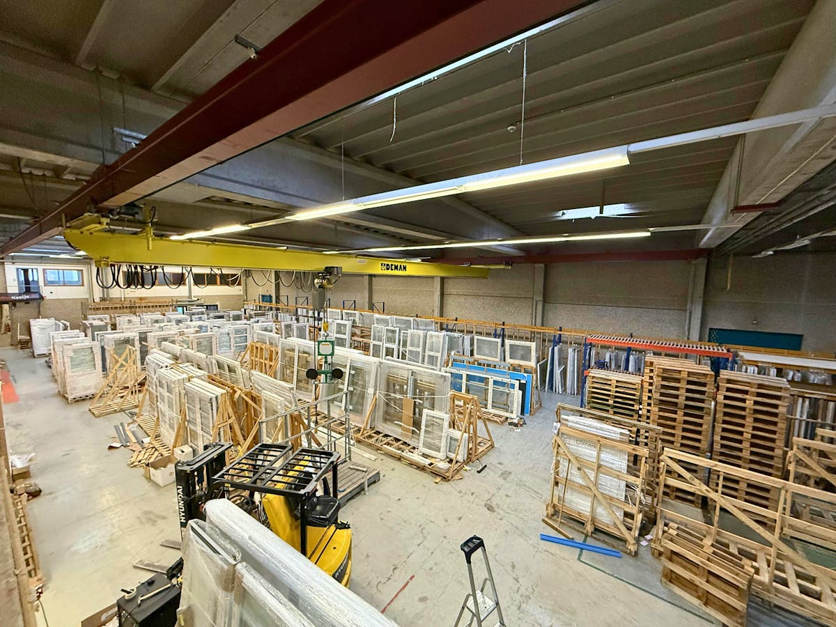 Magazijn (ca. 995 m²) met rolbrug en kantoren te huur Zulte - foto 2