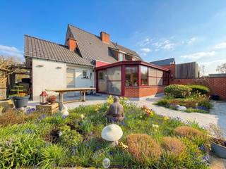 INSTAPKLARE gezinswoning met 3 slaapkamers, polyvalente zolderruimte, zonnepanelen en tuin nabij het centrum van Oudenaarde. Deze RUIME...