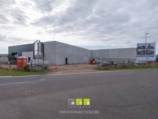 UNIT 5 VAN 204M² IN BEDRIJVENPARK GREMELSLO TE MAASEIK.KENMERKEN- oppervlakte unit: 204m²- 1 sectionaalpoort (4.00m breed x 4.20m hoog)-...