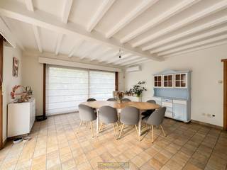 MULTIFUNCTIONEEL pand op de grens met Maarkedal biedt alles wat u nodig heeft: een ruime woning, een loods van 300m² met hoge poort (4m),...