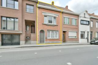 Welkom in deze charmante, instapklare woning, gelegen in de bruisende Roeselarestraat te Wevelgem. Op wandelafstand vindt u winkels, scholen,...