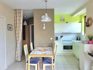 Appartement d'angle prêt à emménager et parfaitement exposé à vendre, où vous pourrez profiter de l'ensoleillement du matin au soir.<br />Cet appartement d'angle est situé au cœur d'une rue latérale de la Zeelaan à Koksijde, au deuxième étage de la petite résidence Isabelle, à proximité du centre commercial de Koksijde-Bad et de la digue.<br />Agencement : salon avec une belle vue sur la Zeelaan de Koksijde, cuisine ouverte, WC, chambre spacieuse donnant sur la terrasse orientée sud, avec à côté une salle de bains équipée d'une baignoire.<br />L'appartement dispose également d'un grand débarras en sous-sol et d'un local à vélos commun.