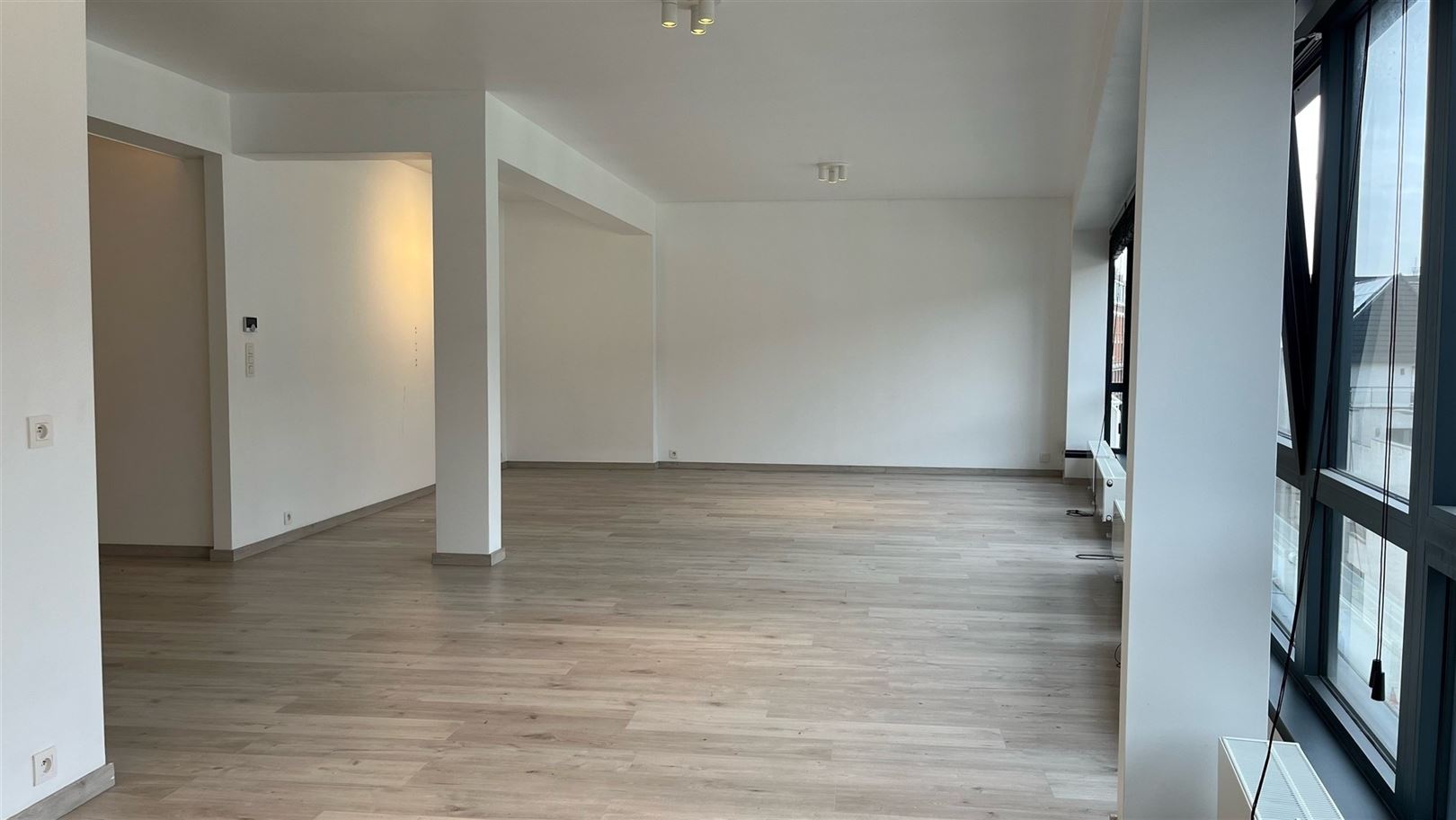 Gloednieuw gerenoveerd appartement in centrum Antwerpen - foto 2