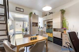 Ben je op zoek naar een betaalbare, energiezuinige woning op een toplocatie waar je meteen kan intrekken zonder zorgen? Deze charmante rijwoning...