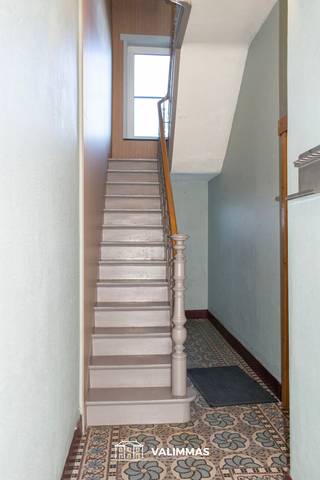 VALIMMAS verkoopt deze zeer degelijke en prima onderhouden ruime rijwoning met tuin en parking (bereikbaar via het Bergveld).... De woning is...