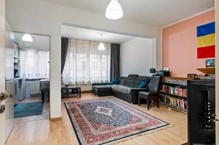 Dit gerieflijke appartement op de 1e verdieping is erg centraal gelegen op de grens tussen Wilrijk en Hoboken. Alle nodige faciliteiten,...