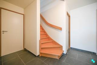 Zo goed als nieuw tweeslaapkamerappartement in een kleinschalige residentie met een bewoonbare oppervlakte van 85 m² (volgens EPC-attest),...