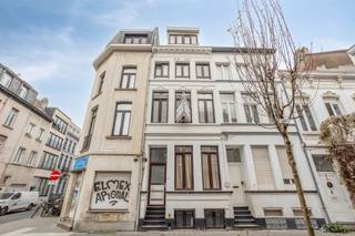 Revenue property on central location with 3 rental housing unitsLocated at Lange Beeldekensstraat 55 in Antwerp, you will find this versatile...