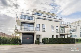 Stijlvol en instapklaar appartement met hoogwaardige afwerking, gelegen in het Elisa-park in een rustige doodlopende straat te Halle. Dit...
