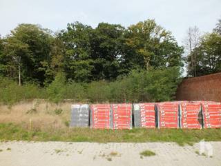 SINT MICHIELSPARK LOT 2 - LEOPOLDSBURG<br />Rustig gelegen halfopen bouwperceel van 326 m² met een straatbreedte van 12m gelegen in een nieuwe verkaveling nabij het centrum van Leopoldsburg!<br />Dit perceel is gelegen in een kindvriendelijk omgeving en aan het einde van een doodlopende straat.