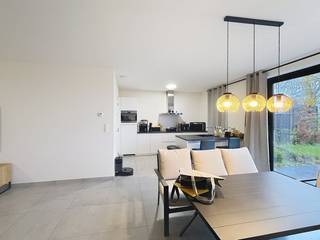 mise en page : - place de parking dans l'allée- 3 chambres- grand grenier aménagé (4ème pièce)- 1 salle de bain- 1 salle de douche- jardin