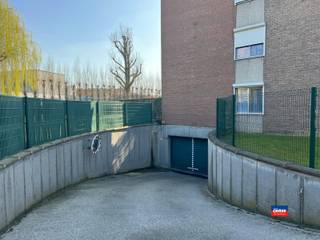 HOBOKEN | AFGESLOTEN ONDERGRONDSE AUTOSTAANPLAATS IN ZEELANDSTRAAT| Elektrische hoofdpoort |Ondergrondse ruime parkeerplaats, staanplaats nr49. Dicht...