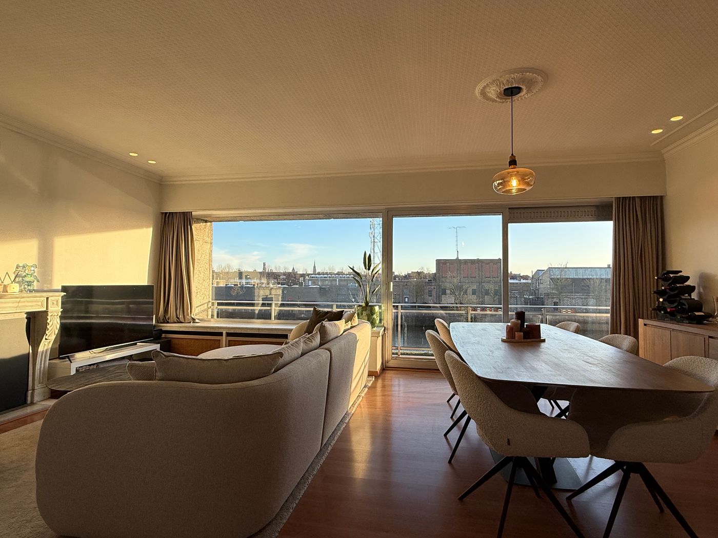 Ruim twee-slaapkamer appartement met terras - photo 3