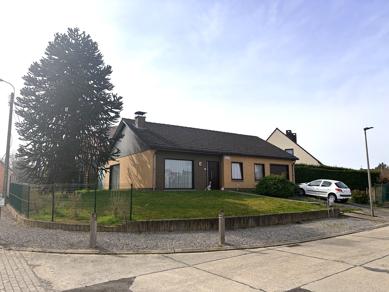 Charmante bungalow met 3 slaapkamers en renovatiepotentieel in het rustige Leefdaal (Bertem) - foto 1