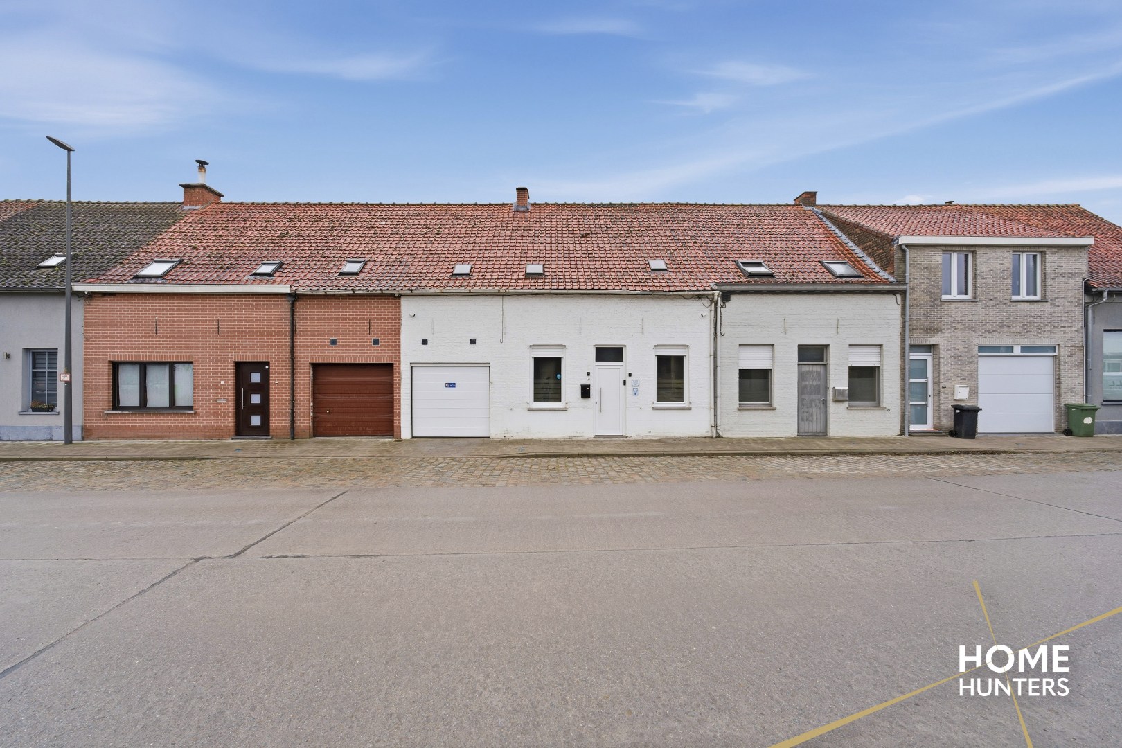 Te renoveren woning met 3 slaapkamers en ruime garage in Vlamertinge - foto 2