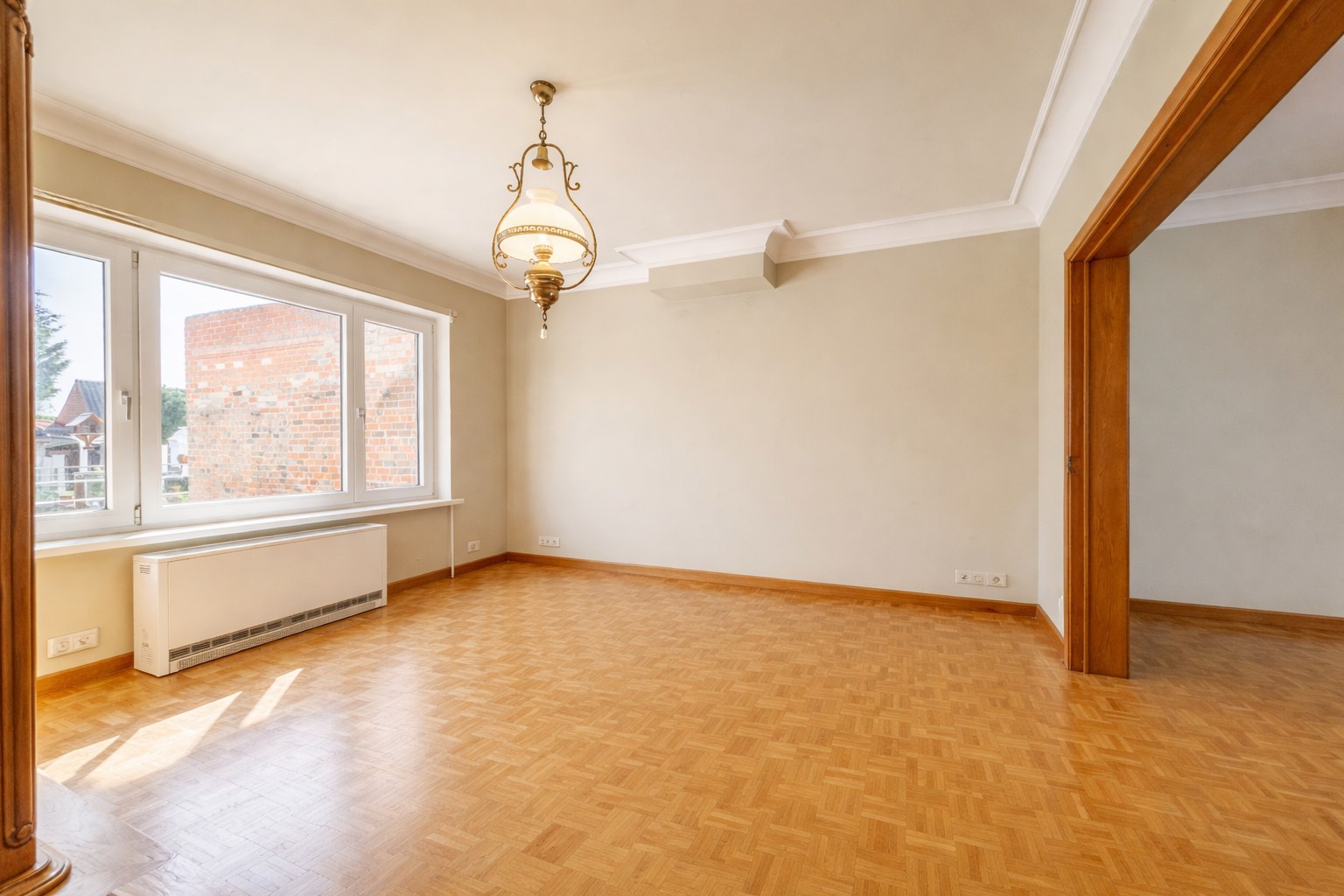 RUSTIG GELEGEN WONING MET DUBBELE GARAGE EN UITWEG!! - foto 5