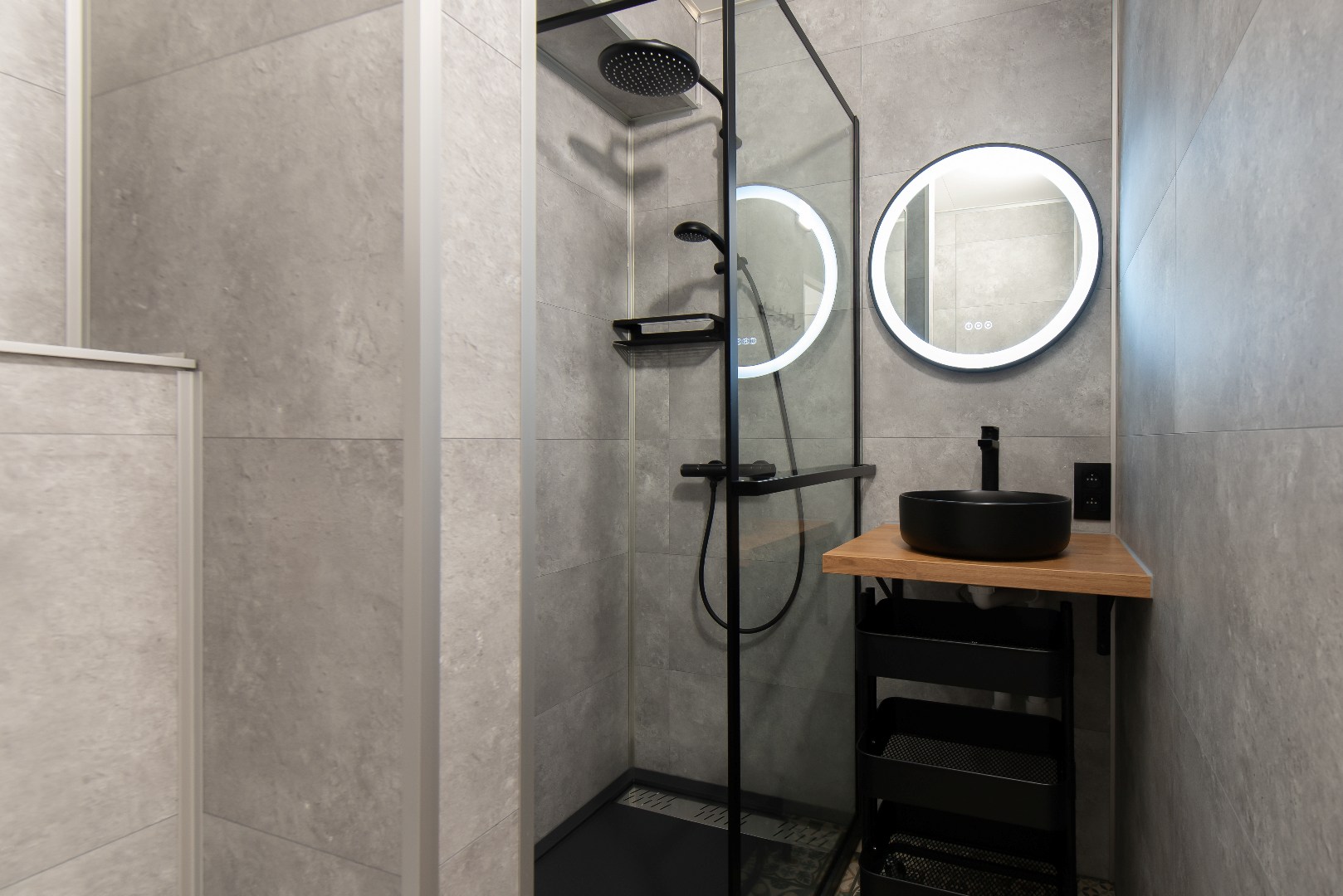 Volledig vernieuwd appartement met zijdelings zicht op zee met EPC A-label! - foto 3