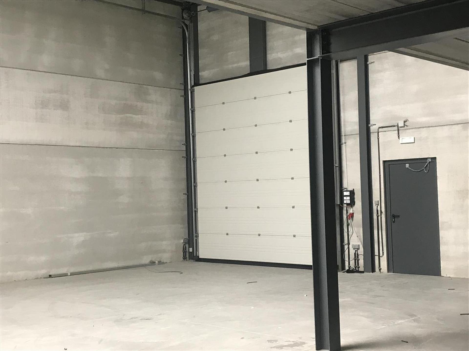 TE HUUR : OPSLAGPLAATS VAN 144M² MET VERDIEP VAN 60M² - foto 2