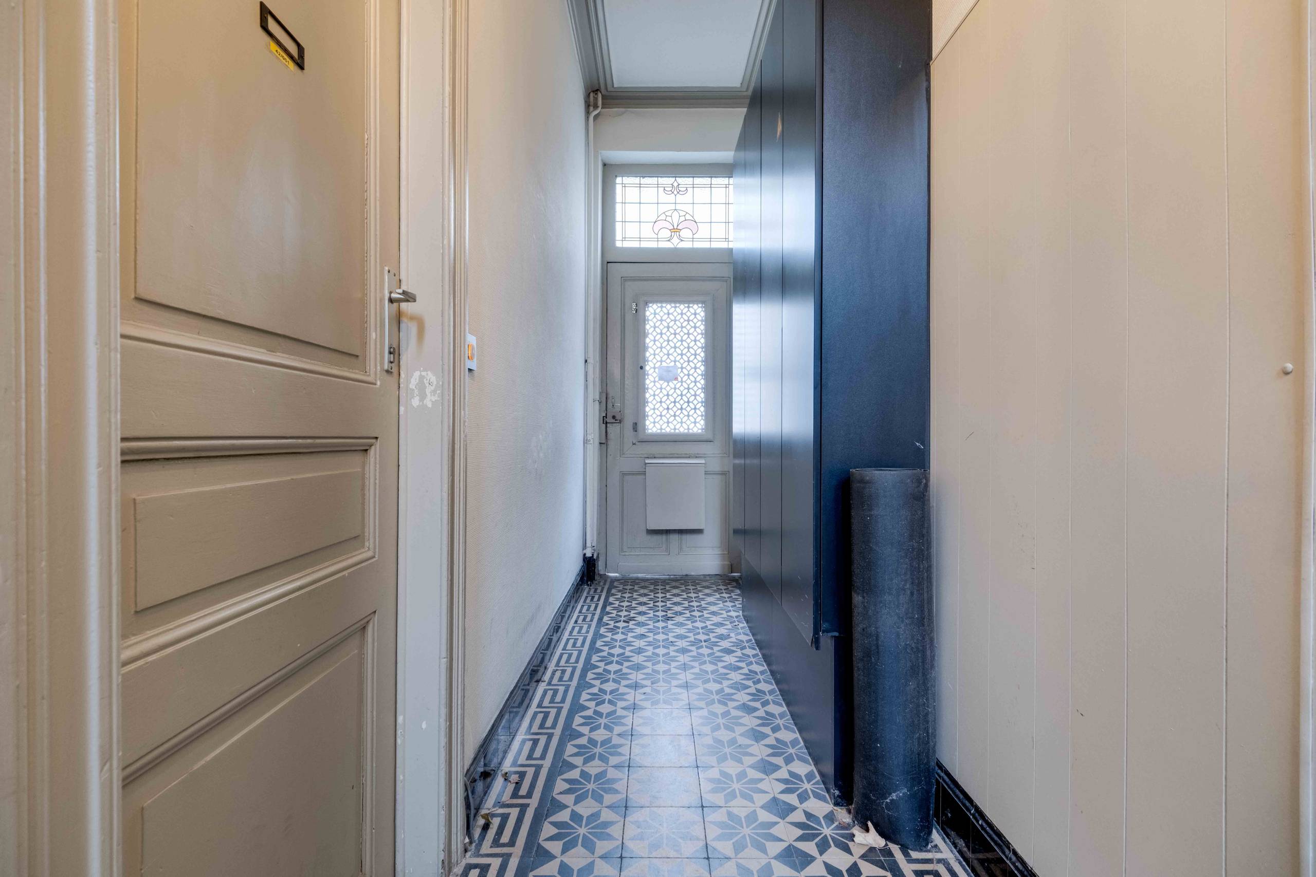 Domicilie verplicht: bemeubelde studio met mezzanine te huur - foto 2