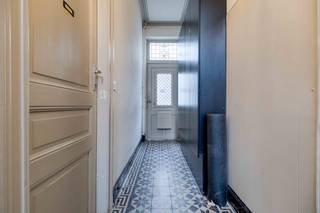 Vlak bij het station Gent-Sint-Pieters bevindt zich deze bemeubelde studio met mezzanine, gelegen op de bovenste verdieping van een statig...