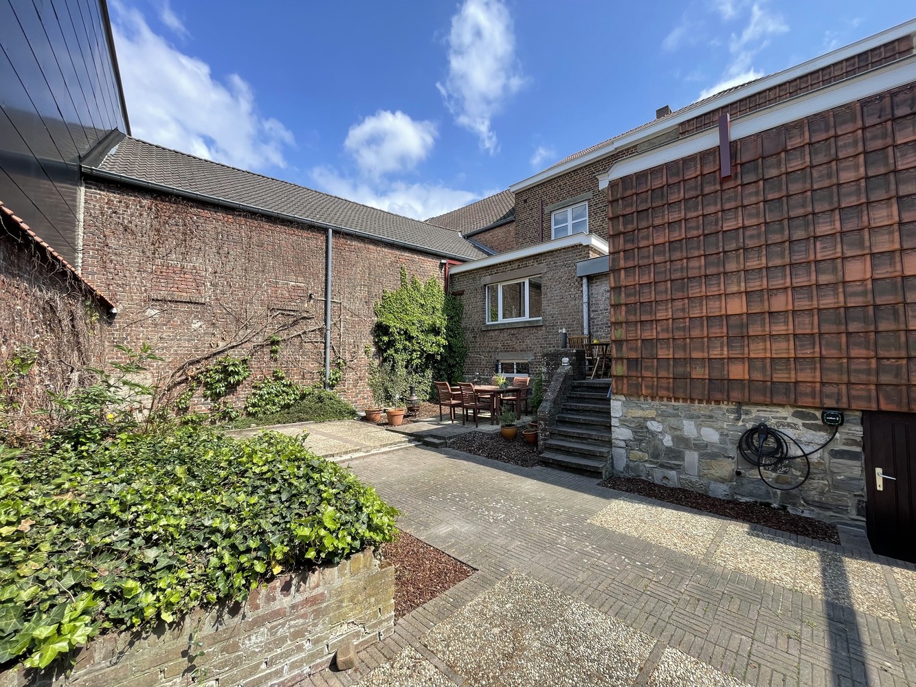 Unieke gerenoveerde woning met 5 slaapkamers en bureau - foto 2