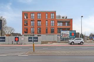 BEZOEKDAG – Zaterdag 9 augustus van 11u00 tot 13u00.Kom gerust vrijblijvend langs, inschrijven is niet nodig.Nieuwbouwappartement met twee...