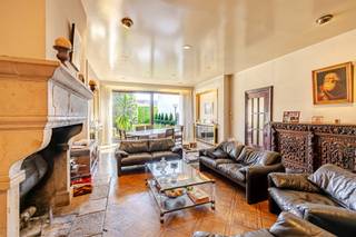 Op een gegeerde ligging vlak bij het Stadspark bevindt zich deze bijzondere karakterwoning met een totale oppervlakte van maar liefst 636 m²,...