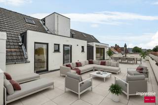 Hou je niet van tuinieren maar wel van buiten zijn? Dan is dit uw kans! Deze penthouse heeft een zuid gericht terras van maar liefst ca. 100 m²,...