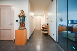 Ontdek dit prachtige appartement met twee slaapkamers en ondergrondse garagebox, gelegen op de derde verdieping van residentie Docksight met zicht...