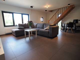 Voormalige bakkerij met gerenoveerde woonst te koop nabij het centrum van Veerle-Laakdal. Het handelspand bestaat uit een winkel en een...