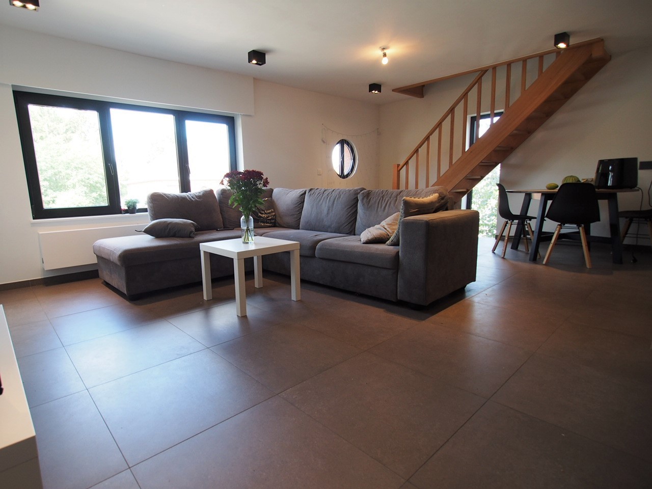 Handelspand met gerenoveerde woonst te koop - foto 2