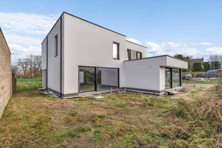 Gelegen in het rustige en groene Machelen, presenteren wij in fase 1 (nog) 2 (van 4) moderne nieuwbouwwoningen die uitblinken in energiezuinigheid...