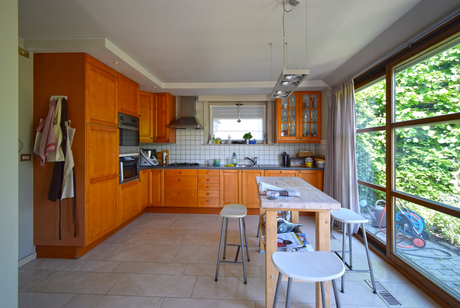 RESIDENTIEEL GELEGEN VILLA MET RUIME TUIN EN OPRIT - foto 5