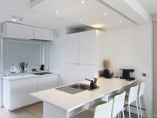 De snelste manier om een bezoek te brengen aan dit appartement? Vraag je bezoek aan via de rode knop op onze website (www.dewaele.com) en je...