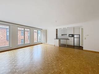 Droom jij van wonen in historisch Brugge? Dit instapklare appartement in het centrum combineert sfeer met ruimte. Ontspan in de lichtrijke...
