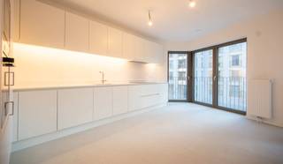 <div>
<div>
<div>
<div>
<div>
<div>
<div>
<div>
<div>
<div>
<div><span>Telefoon: 02 318 18 08 - The Scarlet Project is gevestigd op de site van Tour &amp; Taxis in het Iconic Park Lane project. Het project werd ontworpen door noA Architects, die samenwerkten met Sergison Bates en awg aan het concept en het ontwerp van Park Lane. Het gebouw telt 6 verdiepingen en 28 appartementen (1-2 &amp; 3 slaapkamers), die allemaal ruime woonkamers met een hoogwaardige afwerking bieden, evenals prachtige terrassen met uitzicht op de tuinen van het project of het Tour &amp; Taxis park.</span></div>
</div>
</div>
</div>
</div>
</div>
</div>
</div>
</div>
</div>
</div>
Het project, uitgerust met zonnepanelen, driedubbele beglazing en een systeem voor regenwaterrecuperatie, zal u de beste energieprestaties bieden.<br />Een gegarandeerd vlekkeloze investering in deze gerevitaliseerde buurt!