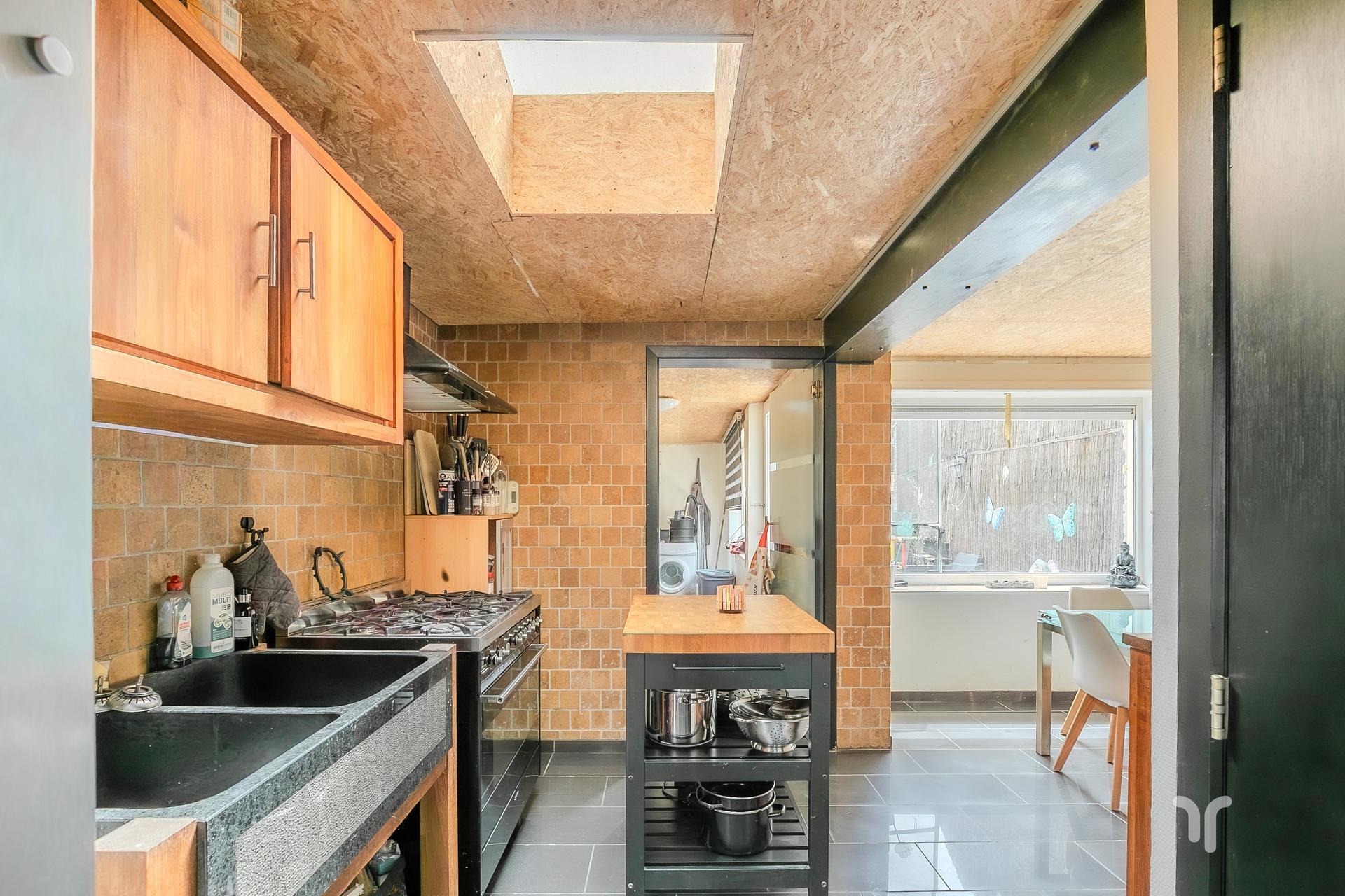 Rijwoning met ruime tuin, uitweg met garage en uitbreidingsmogelijkheden. - foto 4