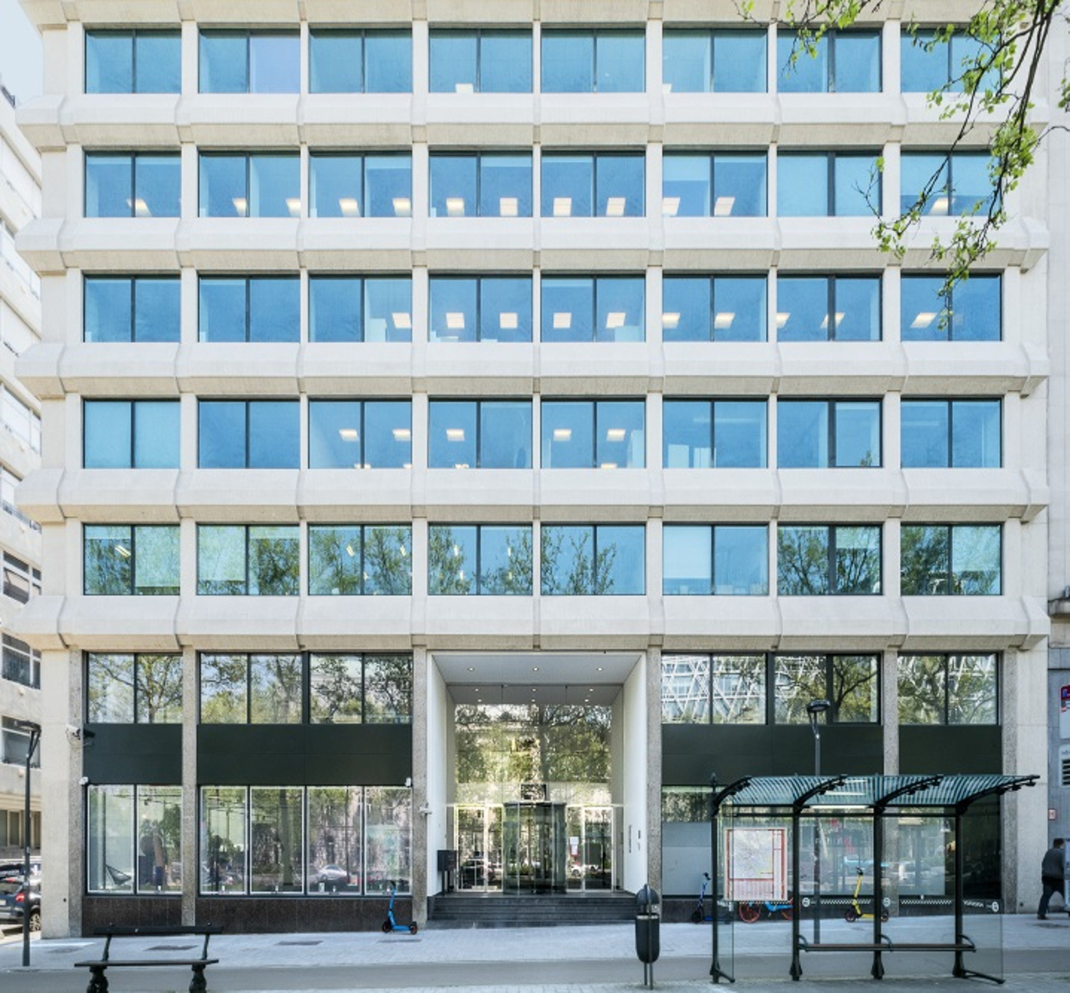 Gerenoveerde kantoren aan de kleine ring van Brussel. - foto 1