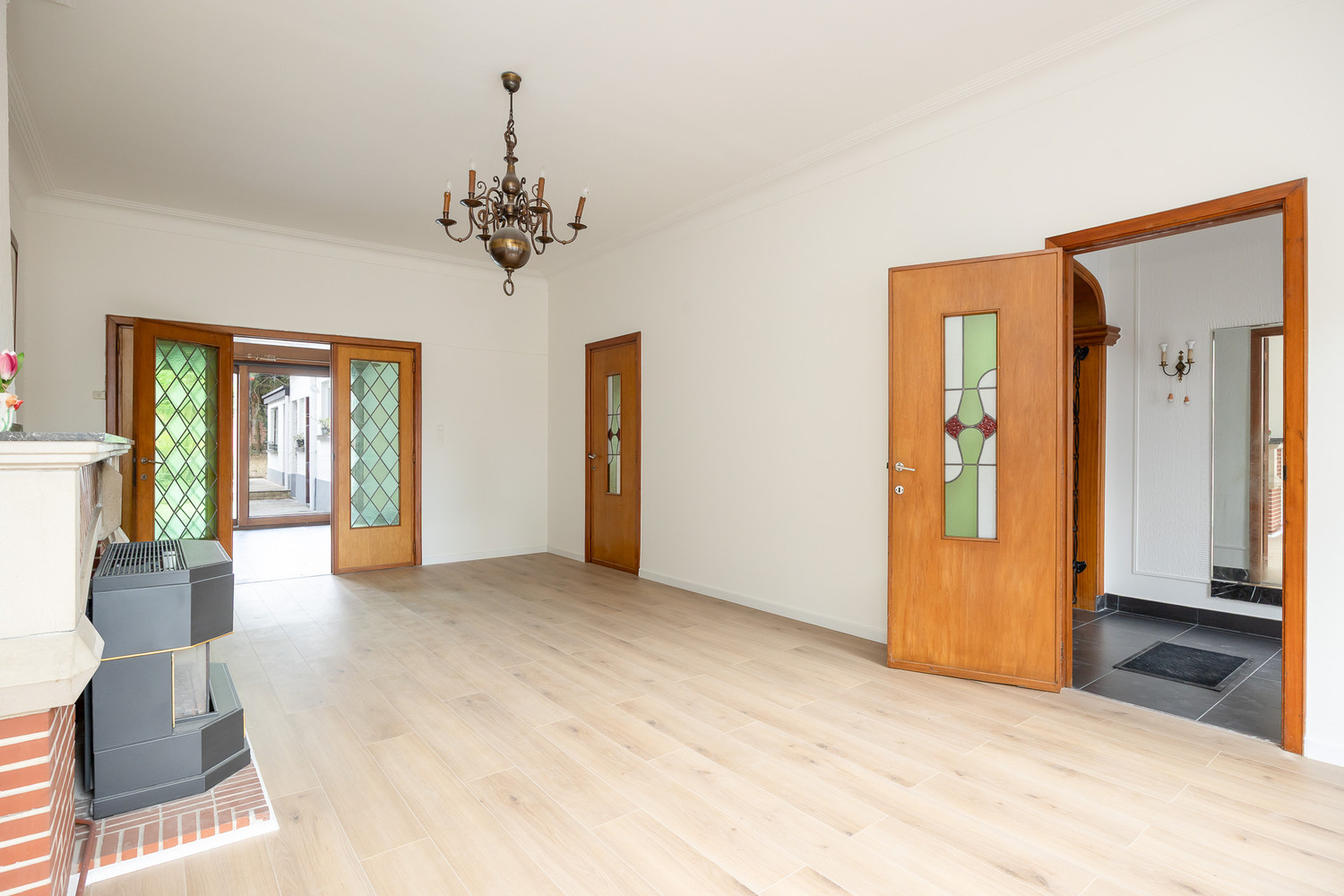 Volledige gerenoveerde gezinswoning (4slk) met ruime tuin - photo 5