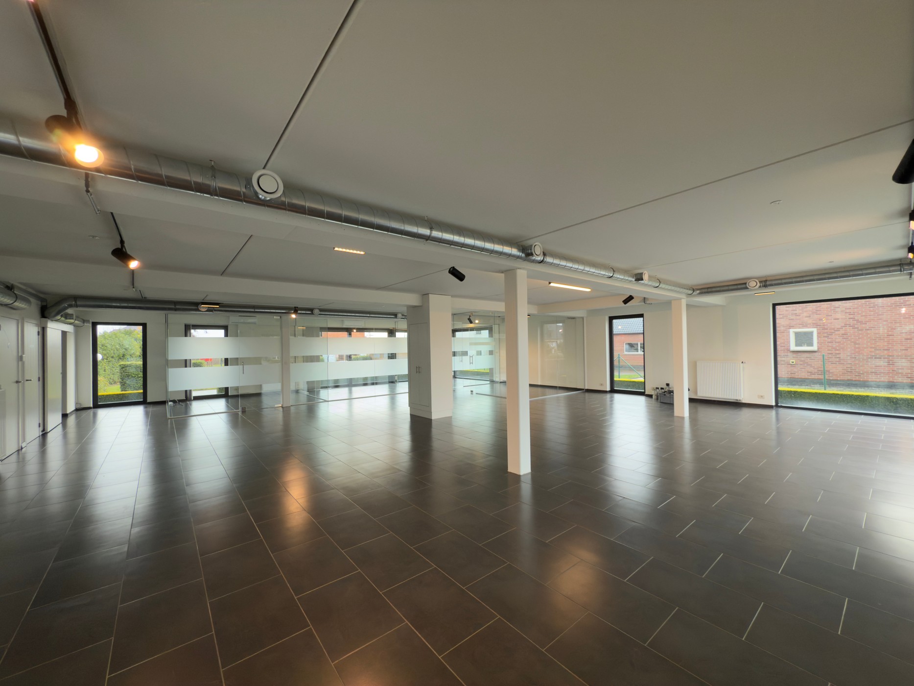 Kantoorruimte 188 m² gelegen langs de Rijksweg te Zulte - foto 2