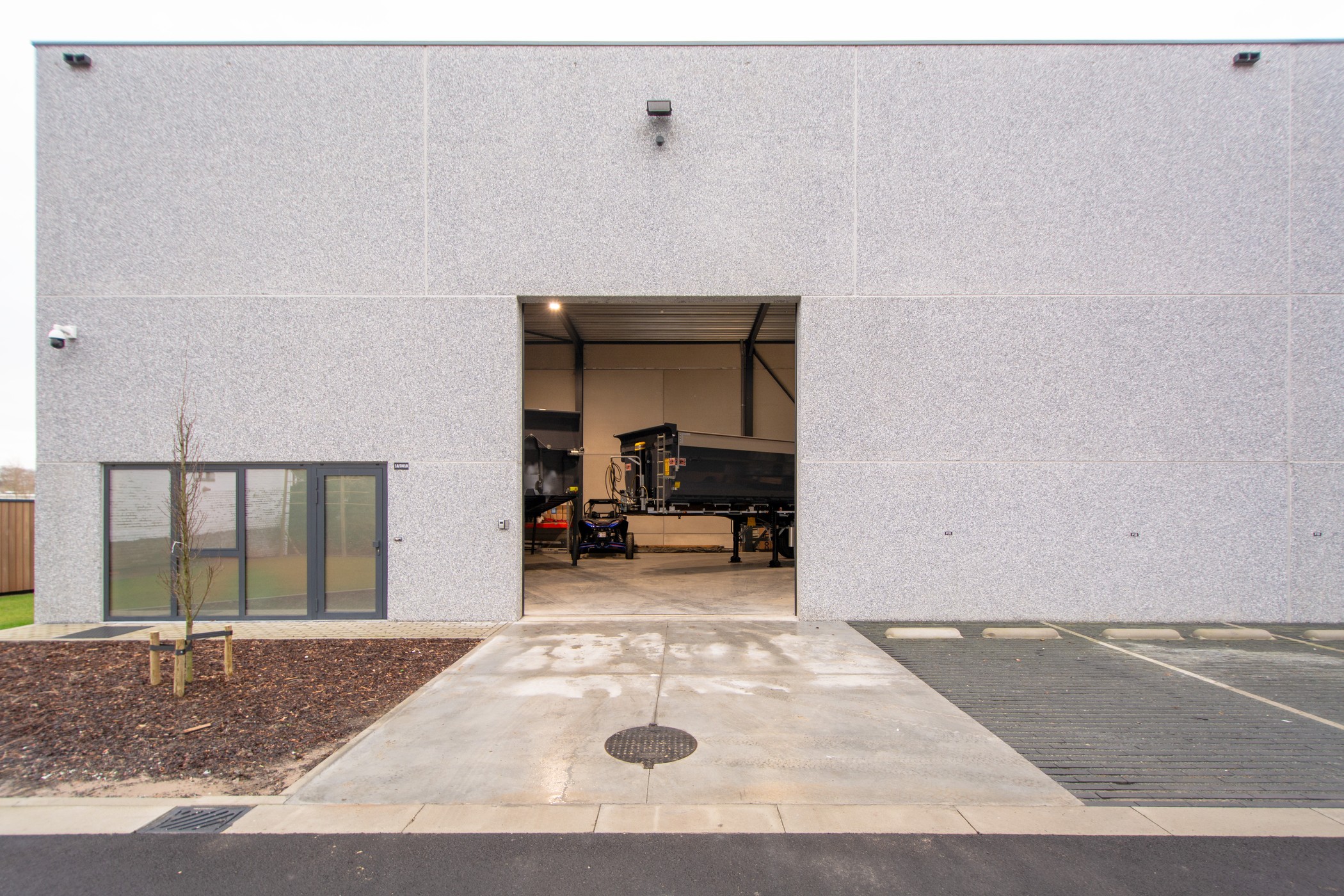 Nieuwbouw KMO-unit van 227m² in industriezone Brakel - foto 2