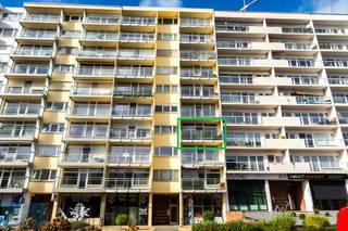 In de Reinpadstraat, op een boogscheut van het centrum van Genk, vinden we dit instapklare appartement op de derde verdieping (rechts) van...