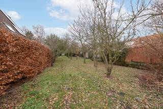 RUIM PERCEEL BOUWGROND VOOR OPEN BEBOUWING IN RUSTIGE DOODLOPENDE STRAAT TE EKERENIn een rustige, doodlopende straat in Ekeren, vlak bij de...