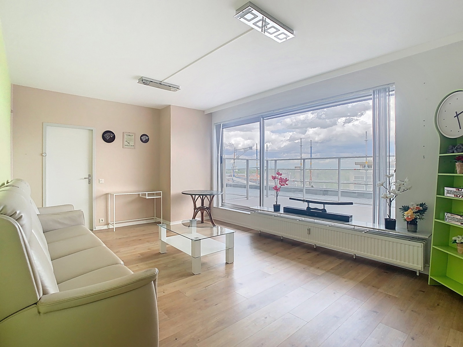 Instapklaar appartement met 1 SLPK én GROOT Terras! - foto 1