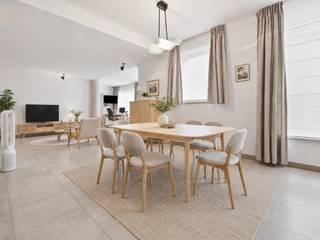 Prachtig onderhouden gelijkvloersappartement van maar liefst 175m² gelegen op 50m van het strand te Sint-Idesbald. Dit gelijkvloersappartement beschikt over een privé-inkom (rechtstreeks toegankelijk van de straat), berging / wasplaats, gasten toilet met handwasbakje, ruime leefruimte voorzien van salon, zithoek, eetplaats en bureelruimte. Verder is er nog een volledig geïnstalleerde keuken met veel bergruimte voorzien van een aanpalende eethoek, 2 slaapkamers en 2 badkamers met toilet. Genieten van de zon kan u doen op het zongerichte terras. Privé-parkeerplaats met laadpaal inbegrepen. Ook is er in de kelderverdieping mogelijkheid om een privatieve berging aan te kopen. Deze benedenwoning wordt gekenmerkt door het enorme ruimtegevoel en de kwalitatieve materialen. Aarzel niet en vraag nu uw bezoek aan voor dit prachtige eigendom. EPC: 196 UC: 2577847 (B Klasse - geen renovatieplicht) (Ref. NI25828)