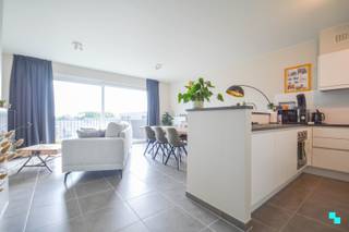 Dit recent appartement met twee slaapkamers bevindt zich op de derde verdieping van het appartementsgebouw 'Hofstede' en heeft een totale...